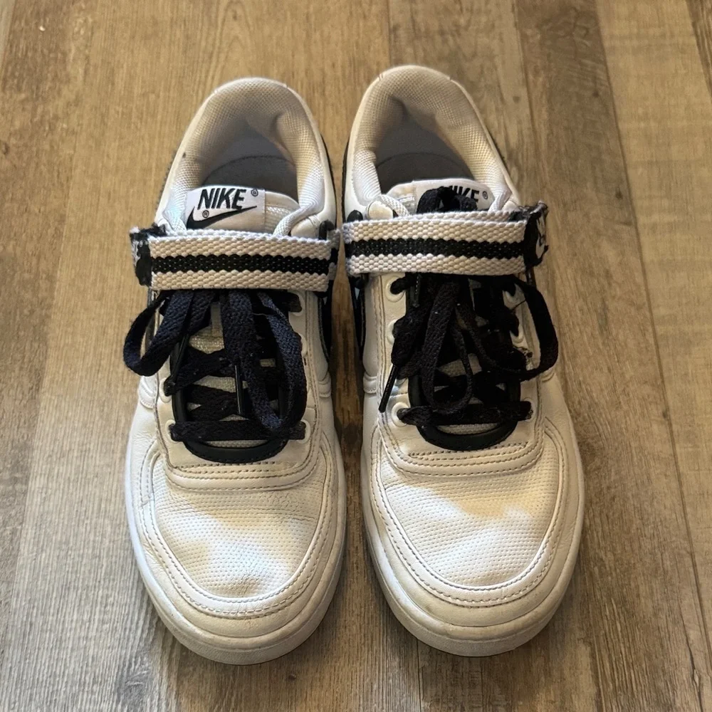Nike White and Black Sneakers size 7.5